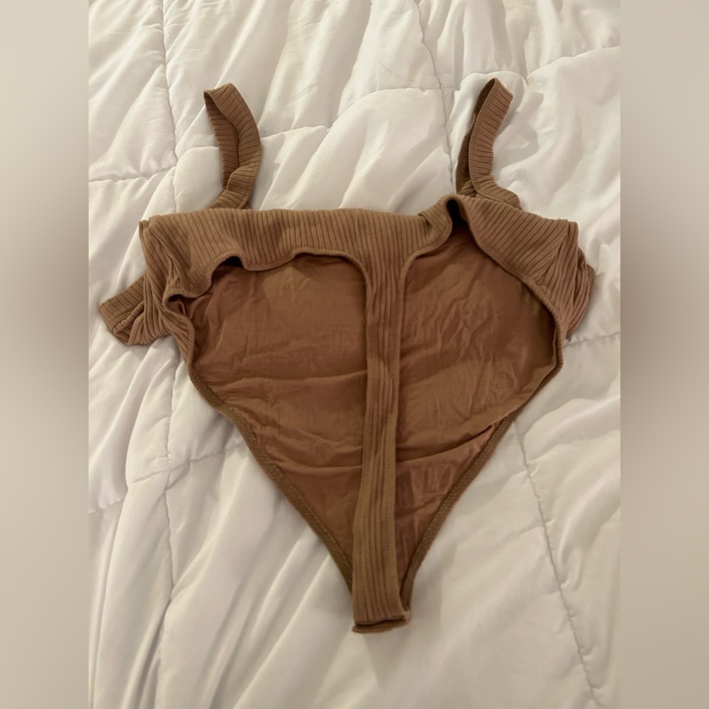 Good American || Ribbed Bodysuit - Picture 5 of 8